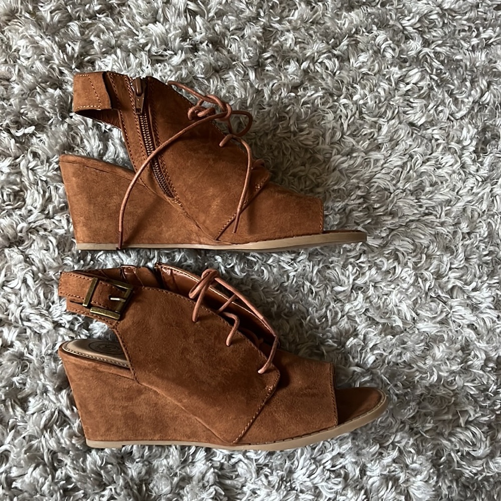 Brand new - Never worn Womans 7 1/2 open toe wedge heels